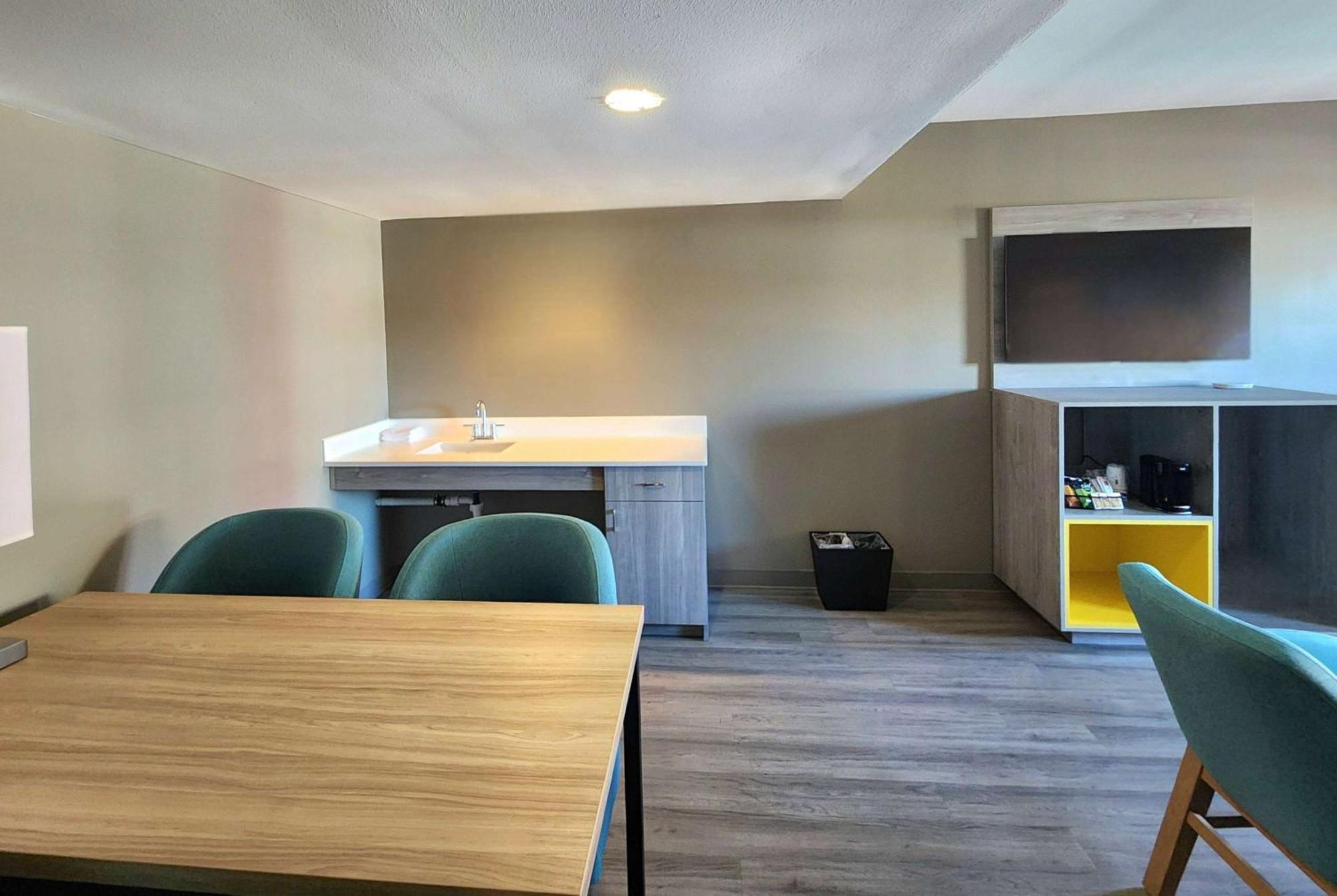 Days Inn By Wyndham Kenner/New Orleans Airport South ภายนอก รูปภาพ