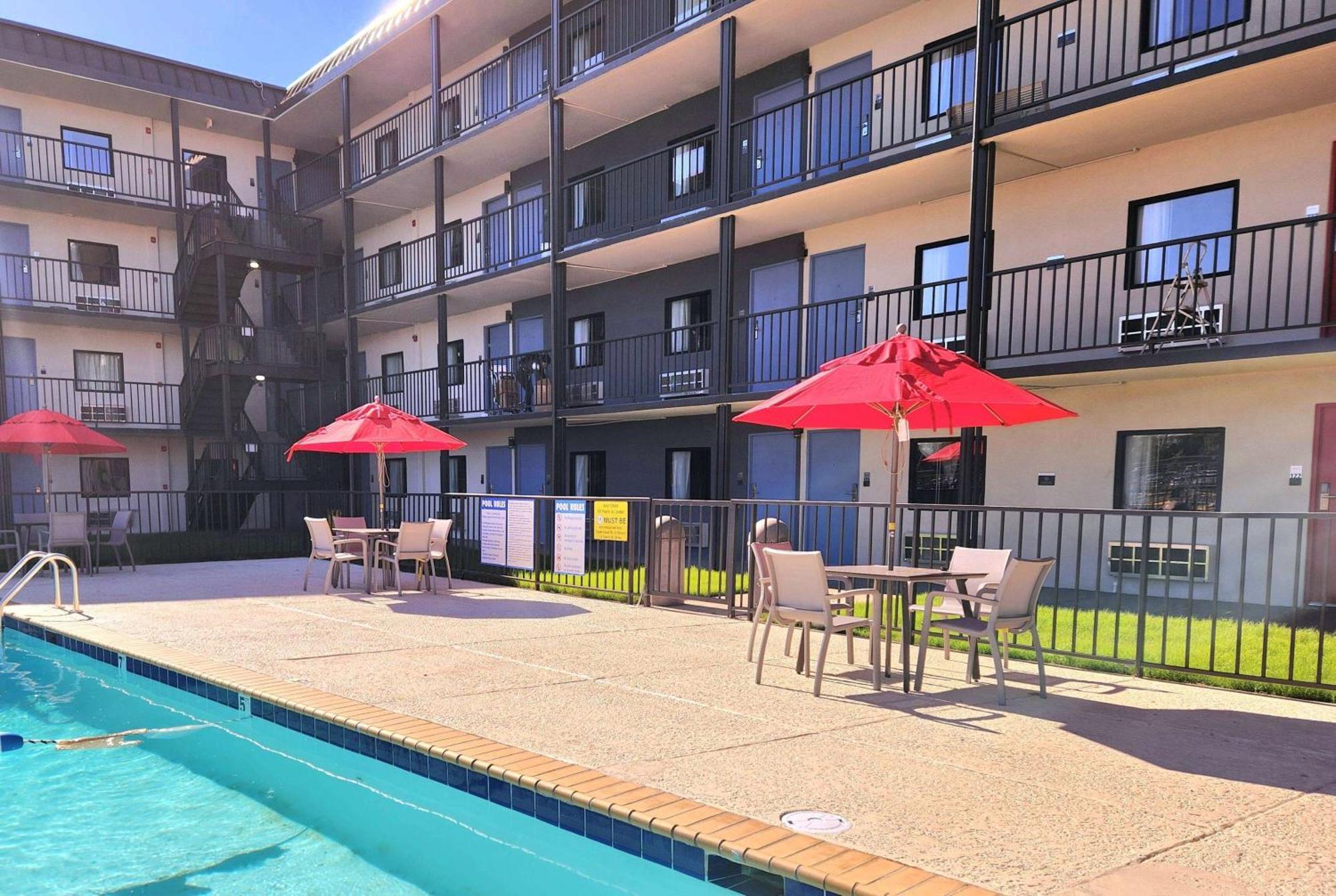 Days Inn By Wyndham Kenner/New Orleans Airport South ภายนอก รูปภาพ